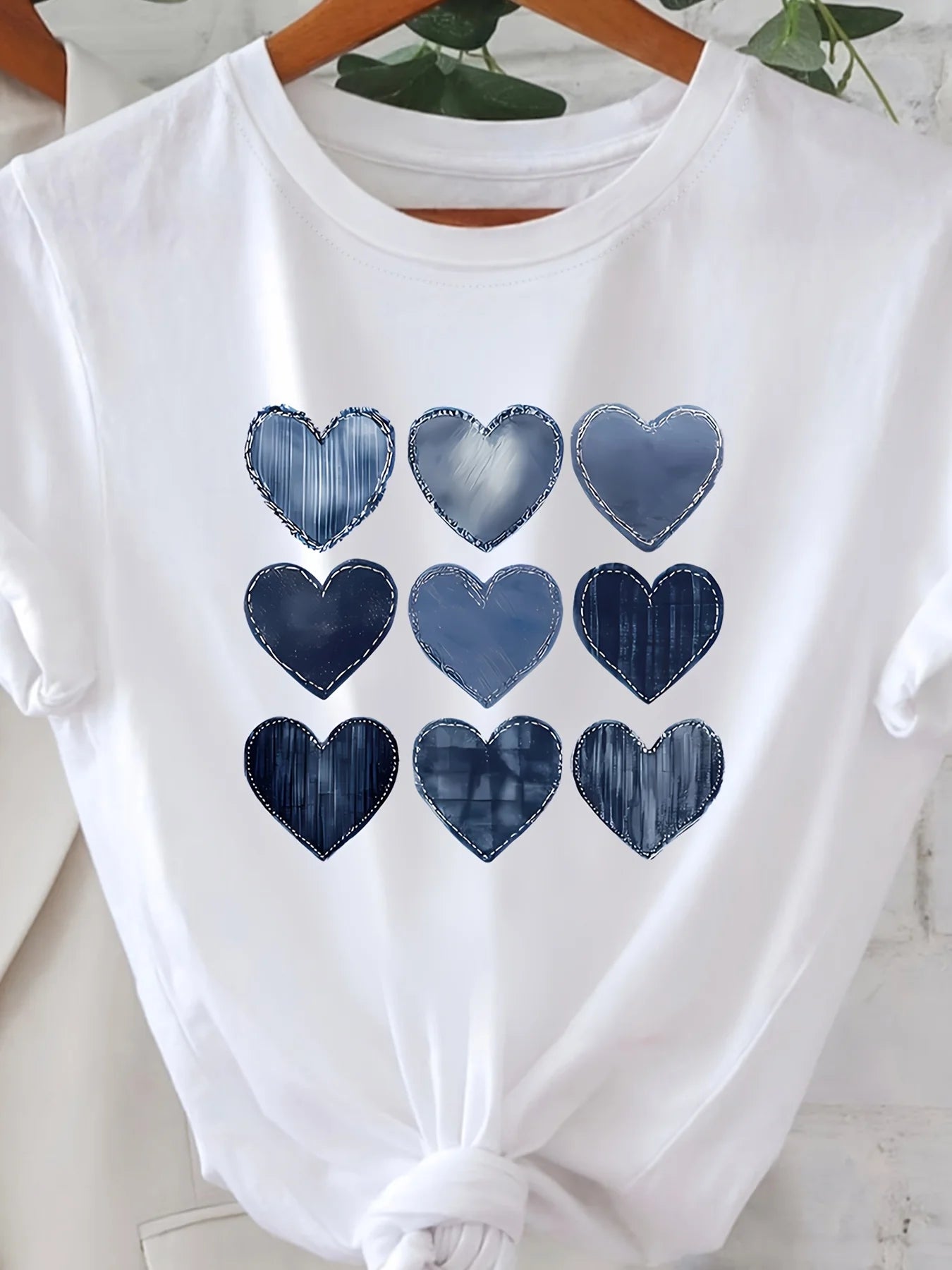 [New Arrival, Fashion T-Shirt] 2025 Spring-Summer Women's Heart Print Round Neck Short Sleeve Casual T-Shirt