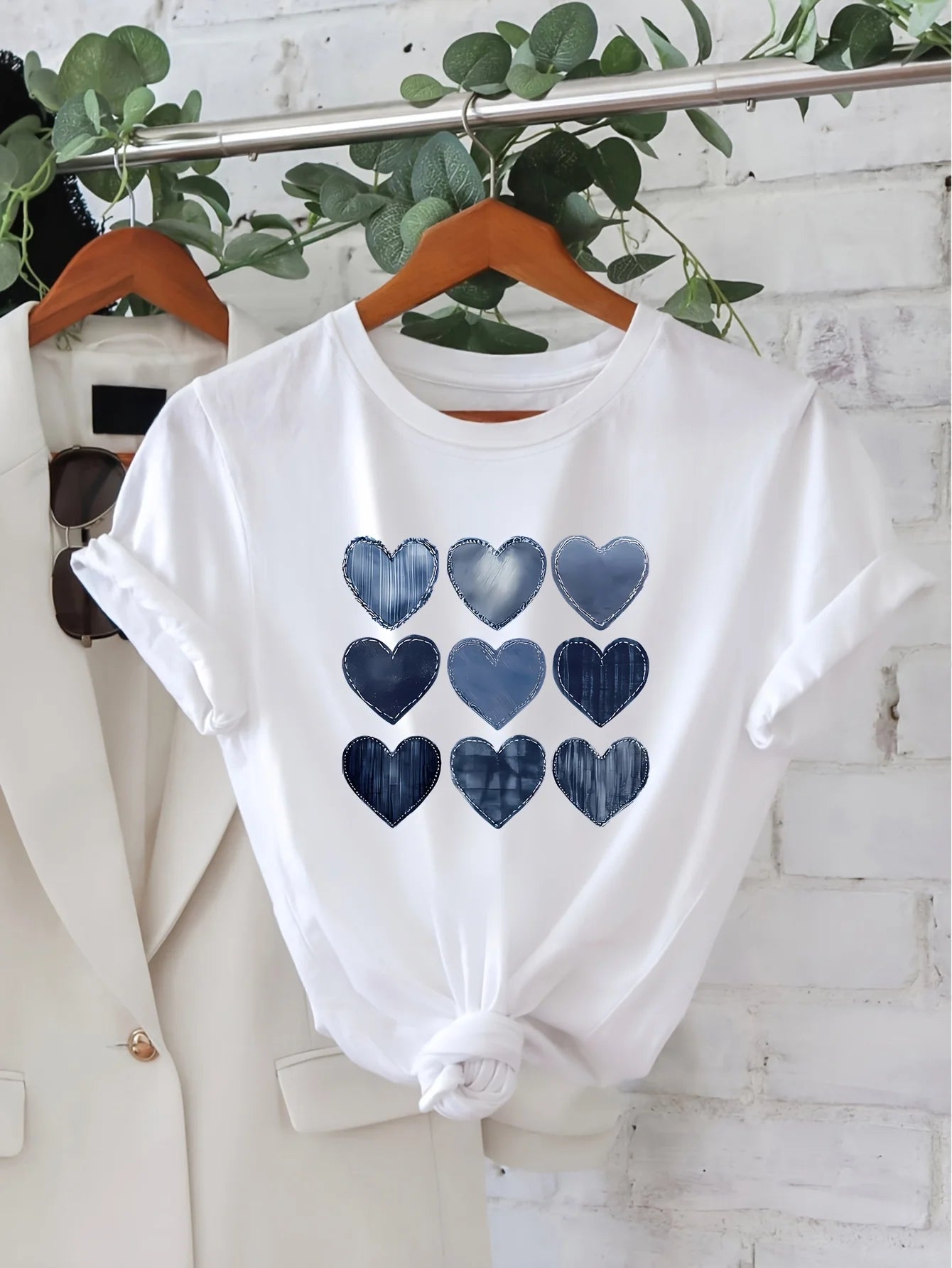 [New Arrival, Fashion T-Shirt] 2025 Spring-Summer Women's Heart Print Round Neck Short Sleeve Casual T-Shirt
